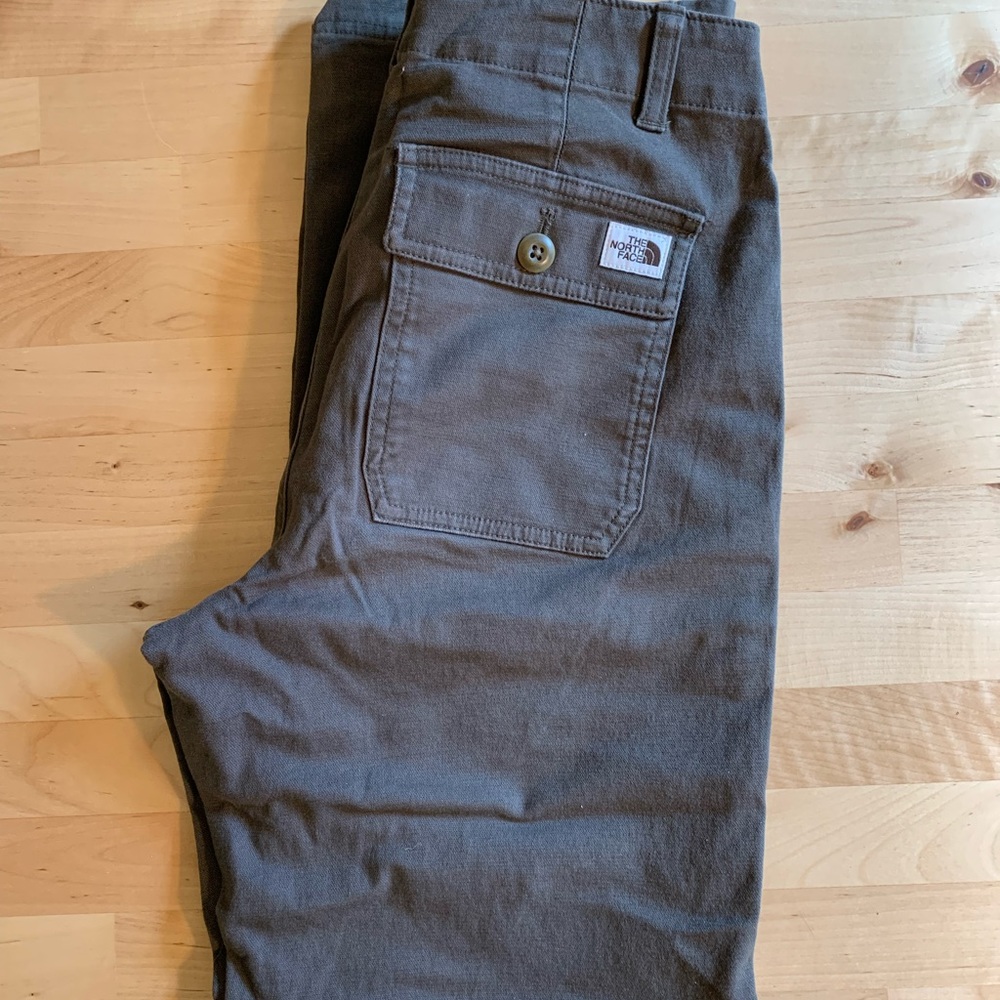 North face women’s green khaki pants